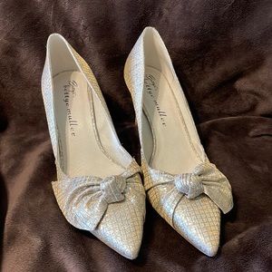 Bettye Muller Champagne and Silver Metallic Heels with Bow Size 9